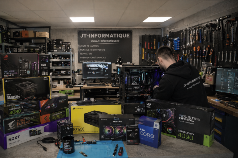 Montage PC professionnel en atelier JT-informatique Vendôme Blois Le Mans